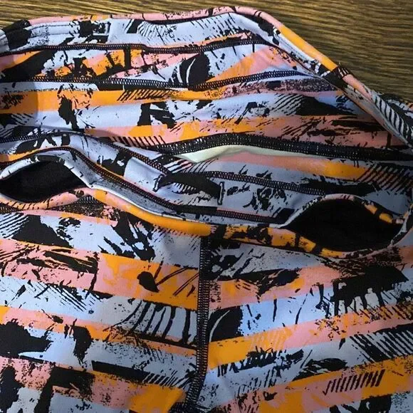 Lululemon Sun Runner Crop - Size 2 - Picture 9 of 12